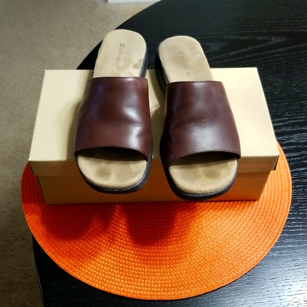Naturalizer Ladies Slick Leather Sandals worn twice